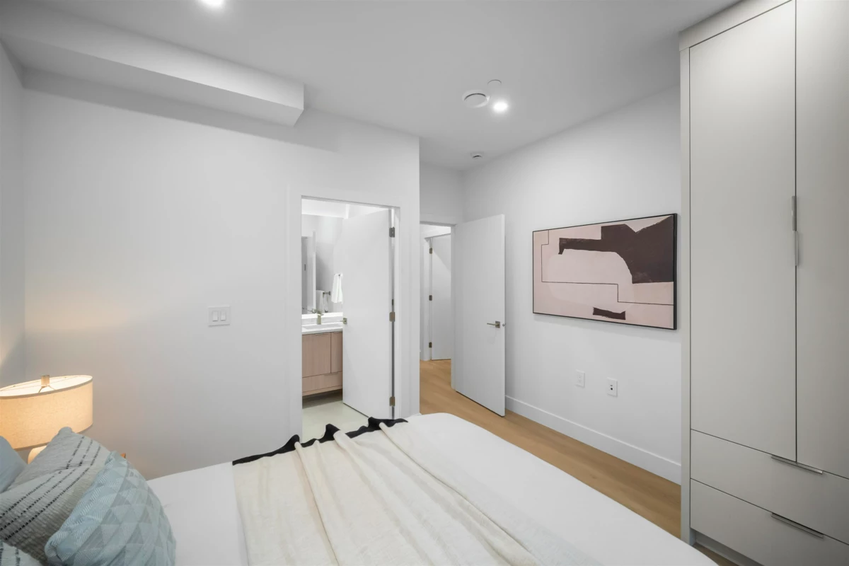 Primary Bathroom Photo of 1 3623 Triumph Street, Vancouver, BC