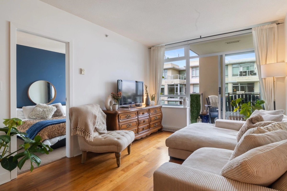 Breakfast Nook Photo of 608 2228 W Broadway, Vancouver, BC