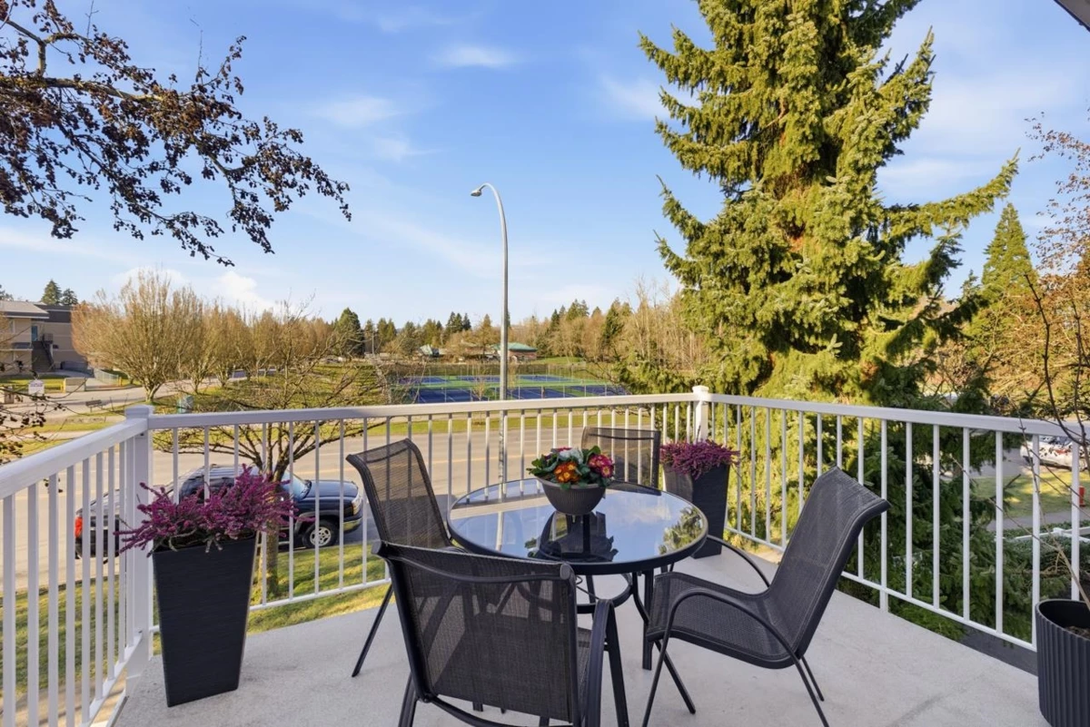 Dining Area Photo of 55 8930 Walnut Grove Drive, Langley, BC