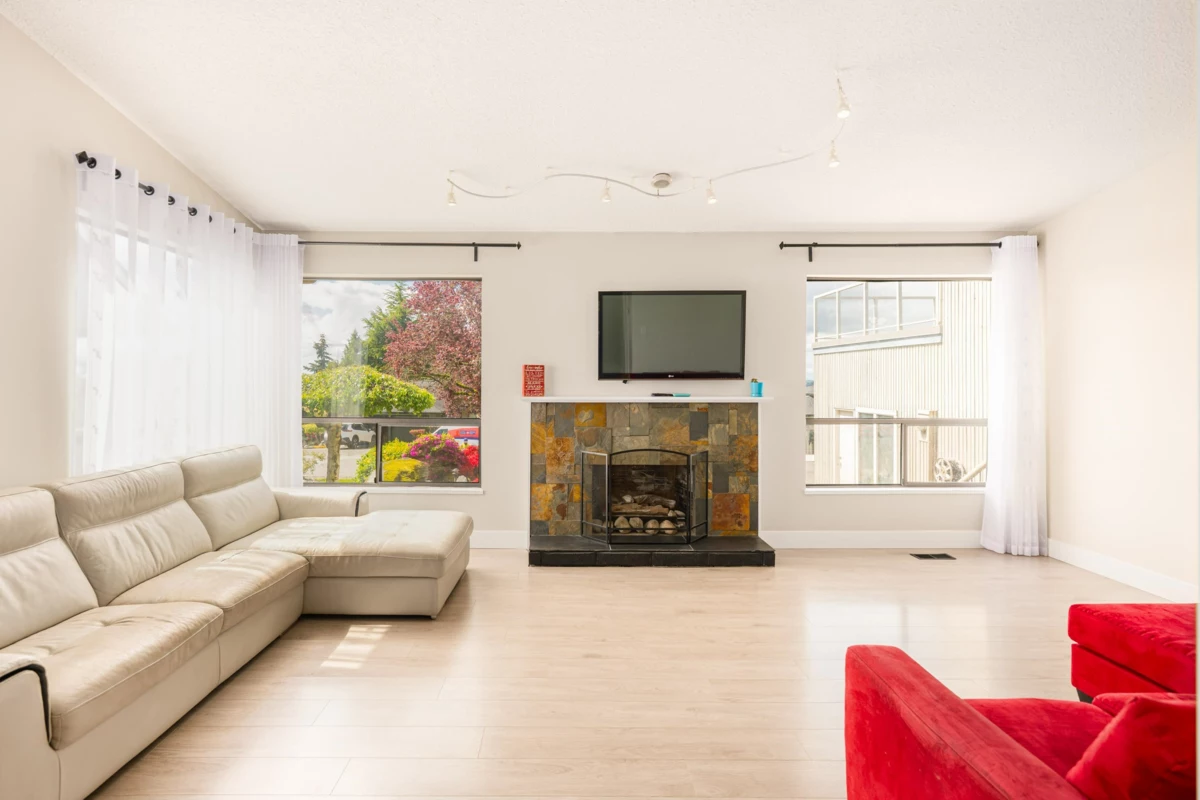 Breakfast Nook Photo of 7642 Garfield Drive, Delta, BC