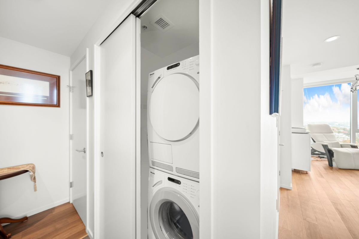 Powder Room Photo of 1808 8555 Granville Street, Vancouver, BC