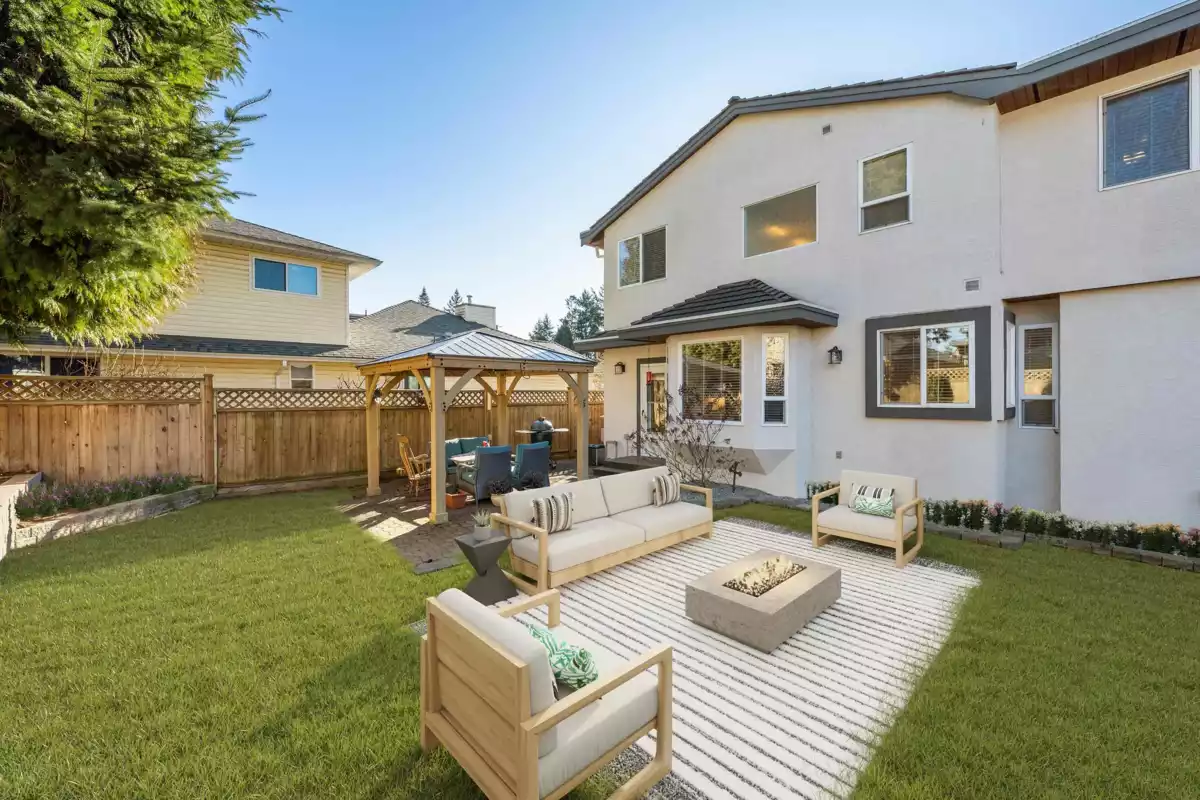 Breakfast Nook Photo of 14027 Blackburn Avenue, White Rock, BC