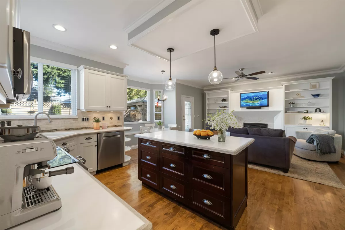 Dining Area Photo of 14027 Blackburn Avenue, White Rock, BC