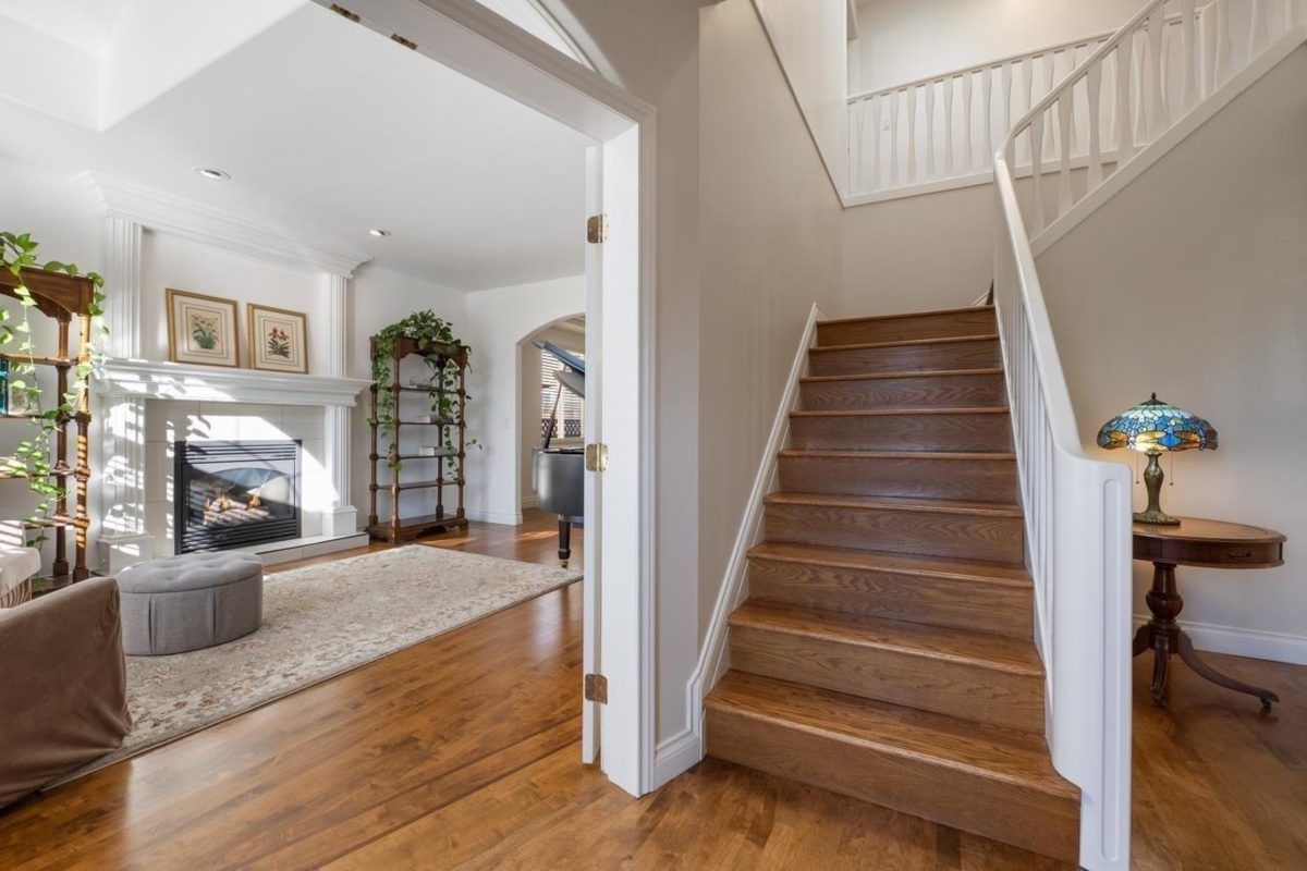 Guest Bathroom Photo of 14027 Blackburn Avenue, White Rock, BC