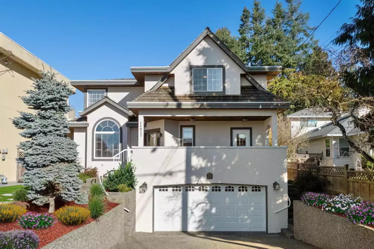 Swimming Pool Photo of 14027 Blackburn Avenue, White Rock, BC