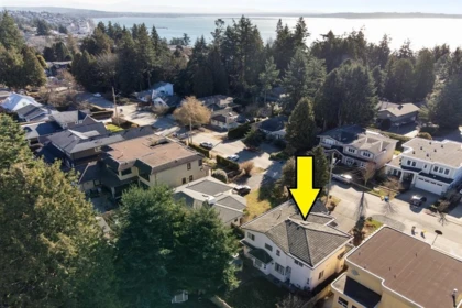 Garden / Landscaping Photo of 14027 Blackburn Avenue, White Rock, BC