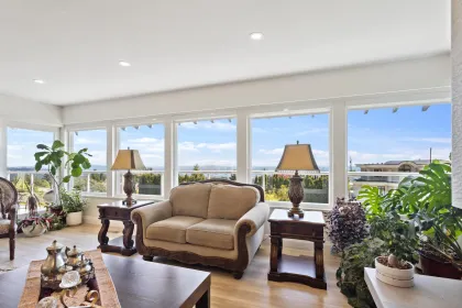 Hot Tub / Spa Photo of 1111 Gilston Road, West Vancouver, BC