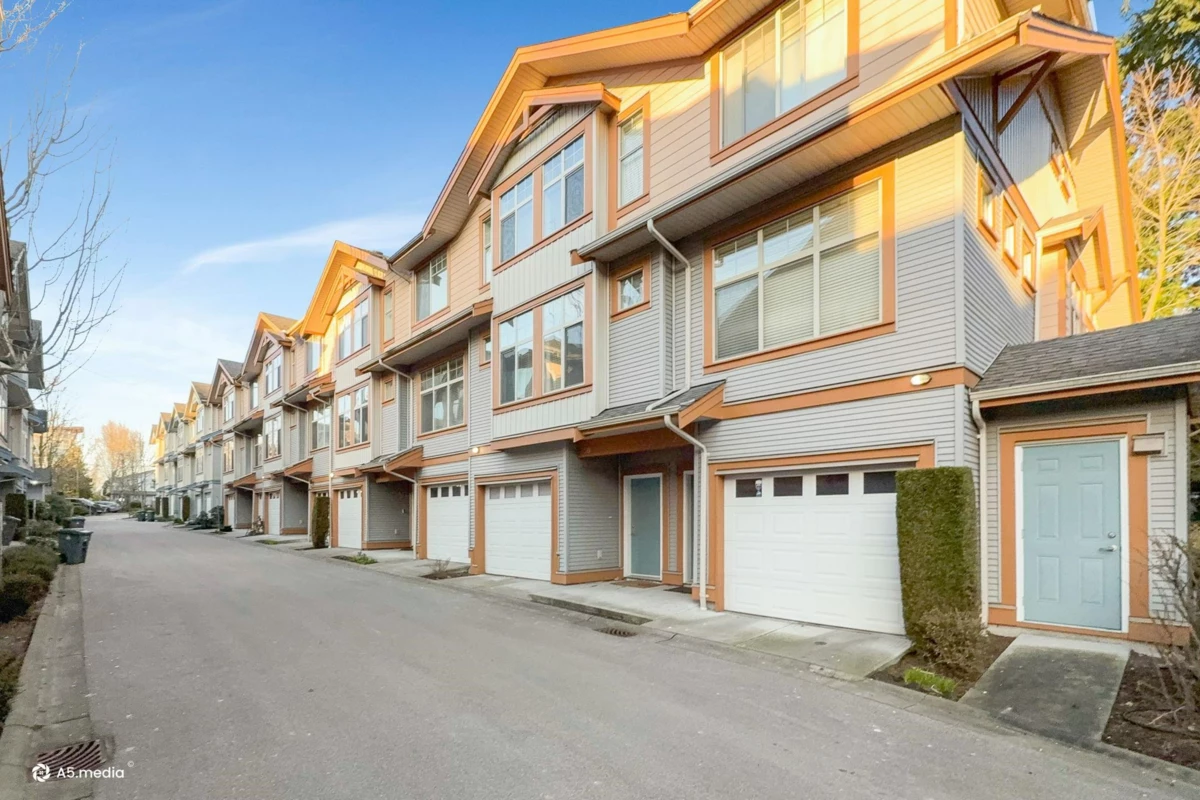 Hallway Photo of 19 12036 66 Avenue, Surrey, BC