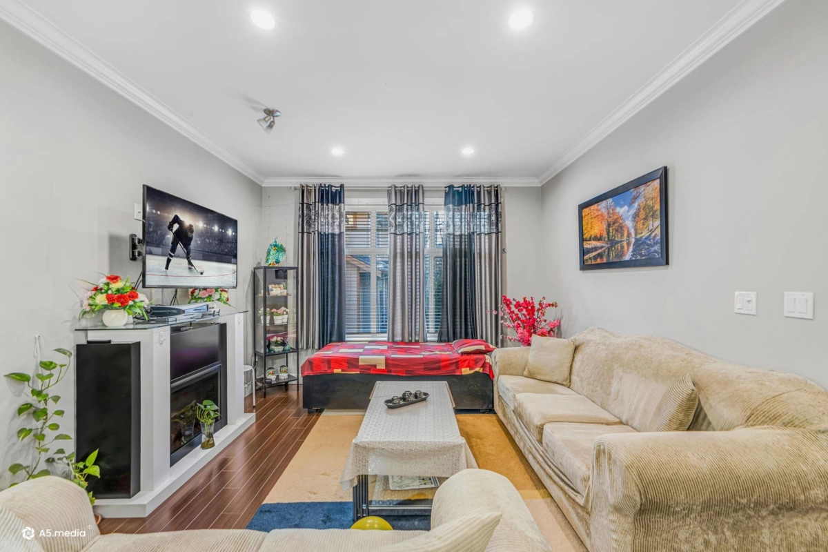 Kitchen Island Photo of 19 12036 66 Avenue, Surrey, BC