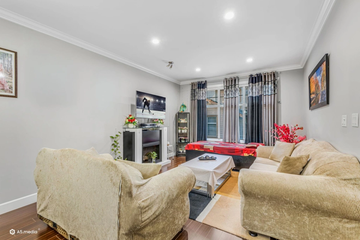 Kitchen Photo of 19 12036 66 Avenue, Surrey, BC