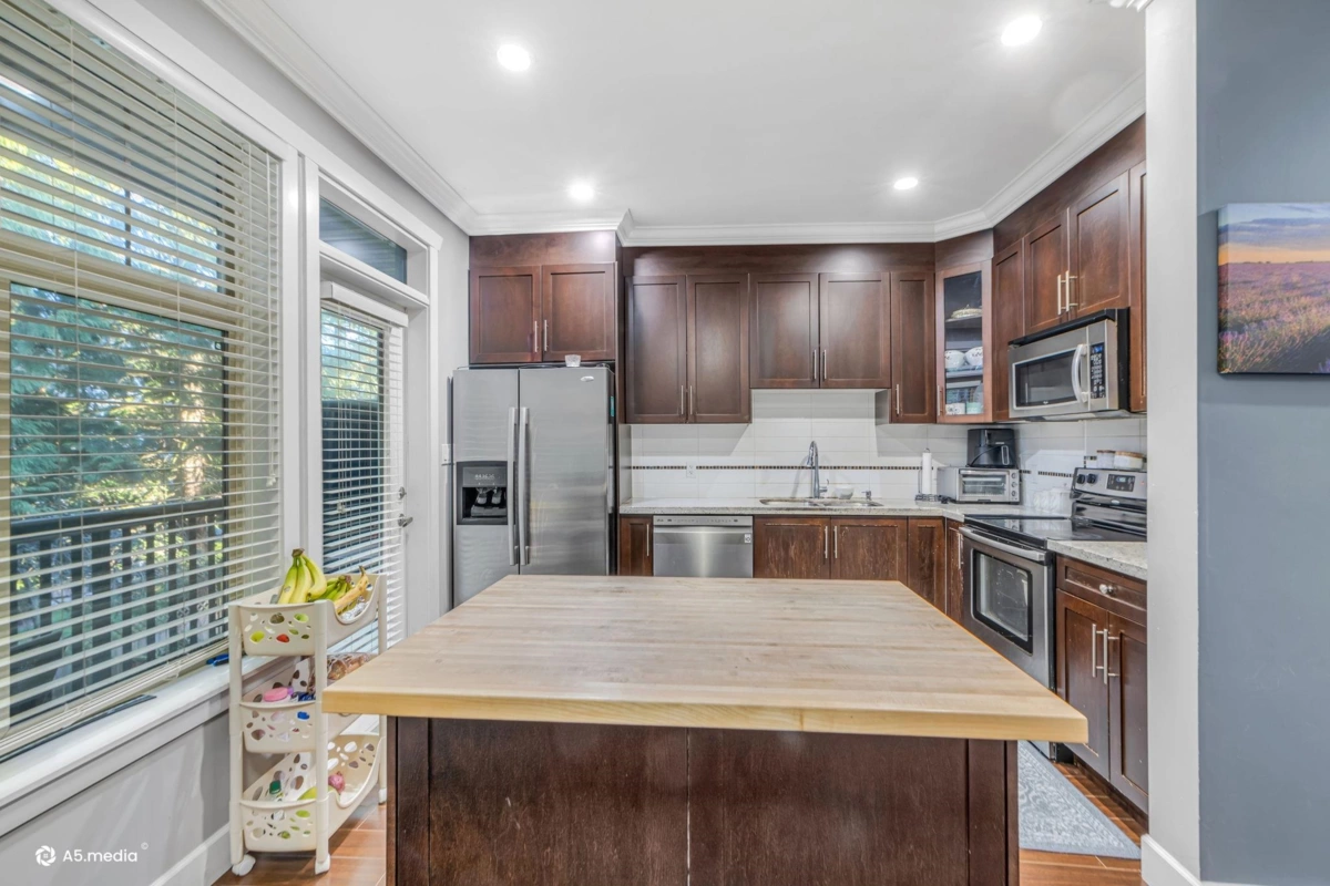 Primary Bathroom Photo of 19 12036 66 Avenue, Surrey, BC