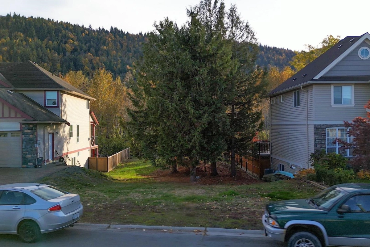 Kitchen Island Photo of 44510 Mclaren Drive, Chilliwack, BC