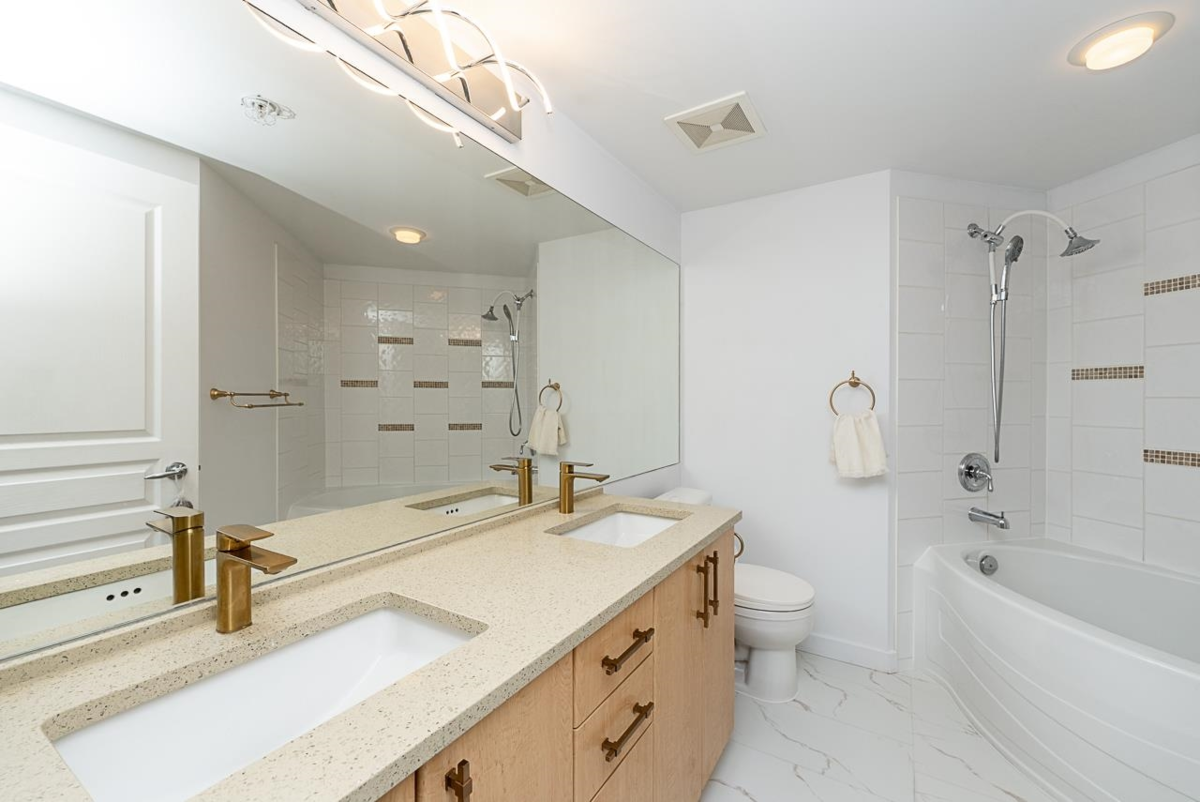 Breakfast Nook Photo of 413 2988 Silver Springs Boulevard, Coquitlam, BC