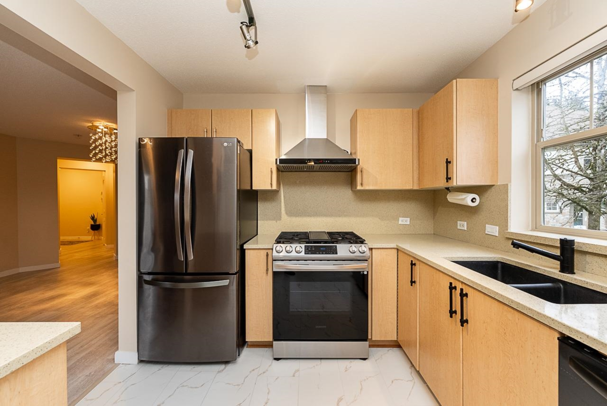 Dining Area Photo of 413 2988 Silver Springs Boulevard, Coquitlam, BC