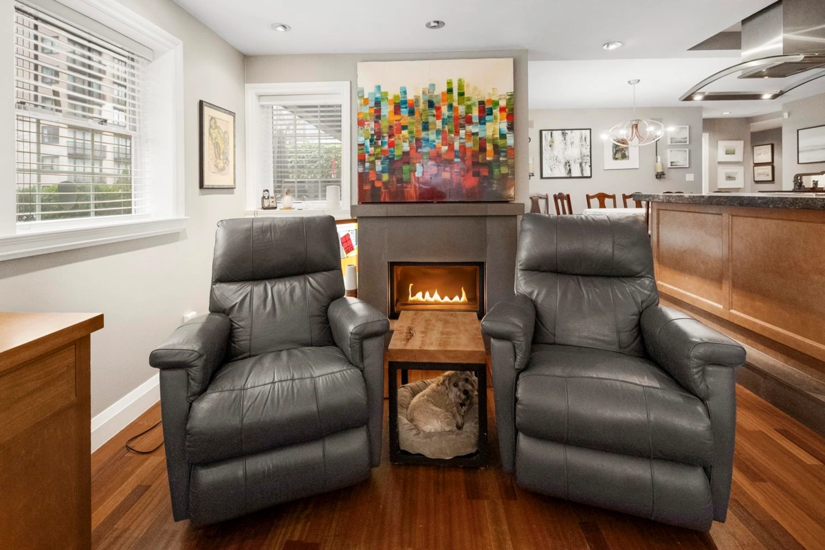 Entry Foyer Photo of 103 828 Gilford Street, Vancouver, BC