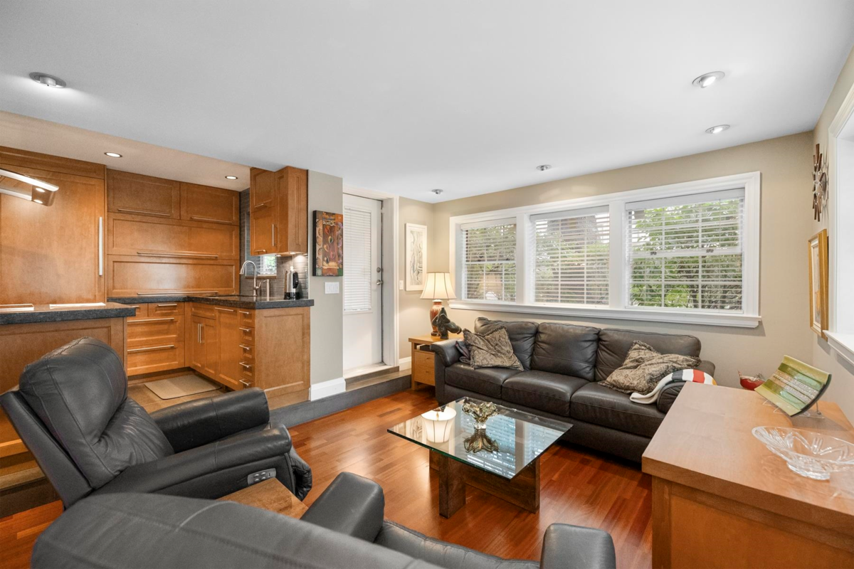 Laundry Room Photo of 103 828 Gilford Street, Vancouver, BC