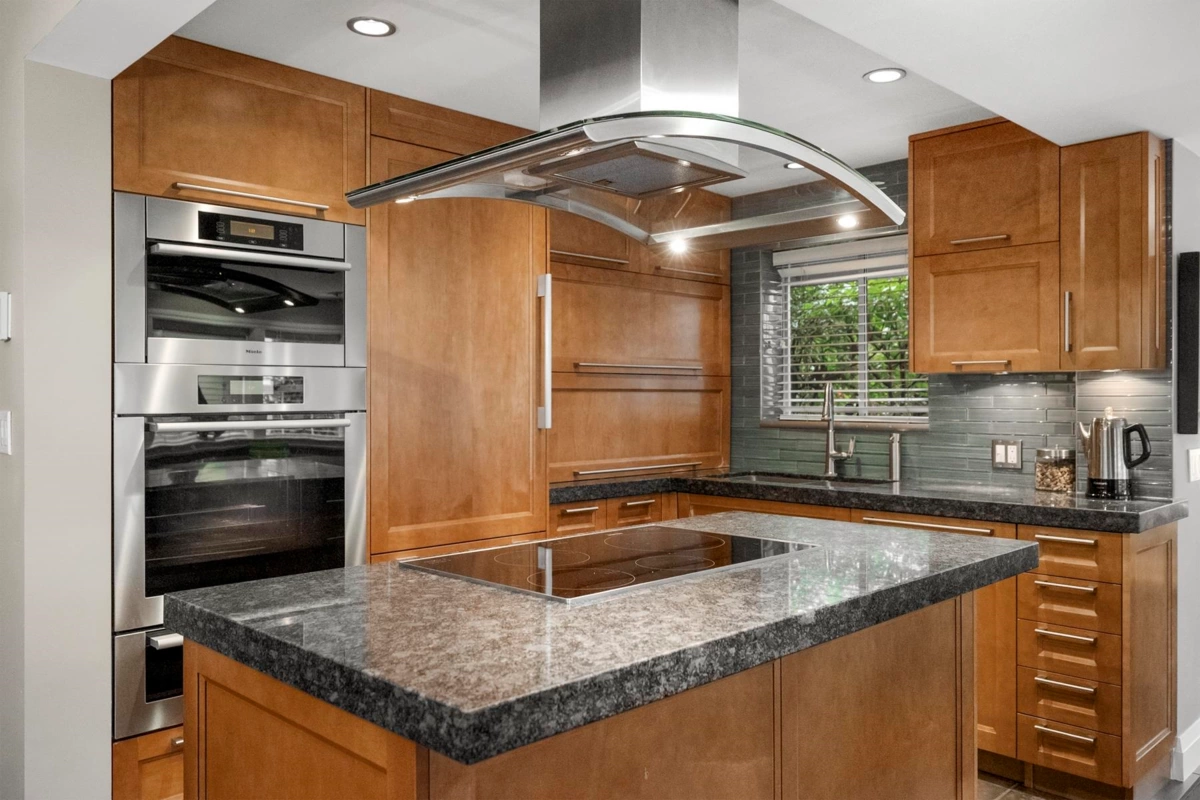 Walk-In Closet Photo of 103 828 Gilford Street, Vancouver, BC