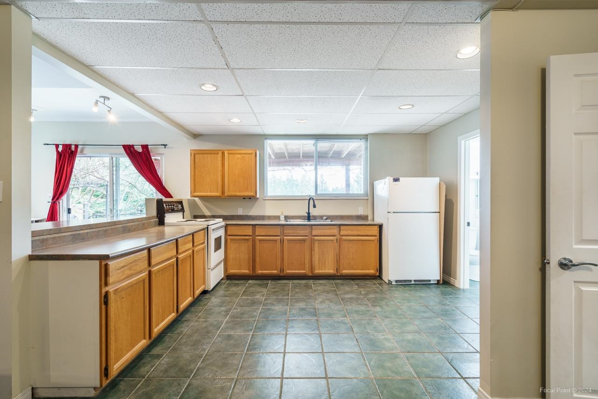 Hallway Photo of 248 Harvard Drive, Port Moody, BC