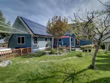 Garden / Landscaping Photo of 6373 N Gale Avenue, Sechelt, BC