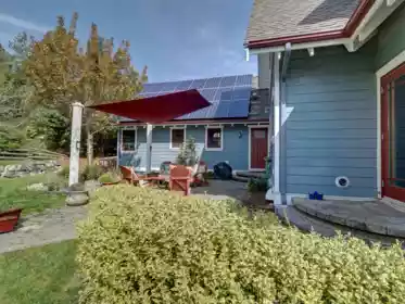 Swimming Pool Photo of 6373 N Gale Avenue, Sechelt, BC