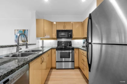 207 305 Lonsdale Avenue, North Vancouver, BC, North Vancouver — Apartment/Condo for sale