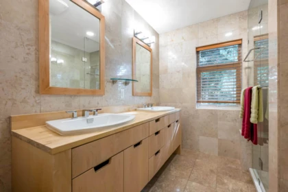 Guest Bathroom Photo of 8 15055 20th Avenue, Surrey, BC
