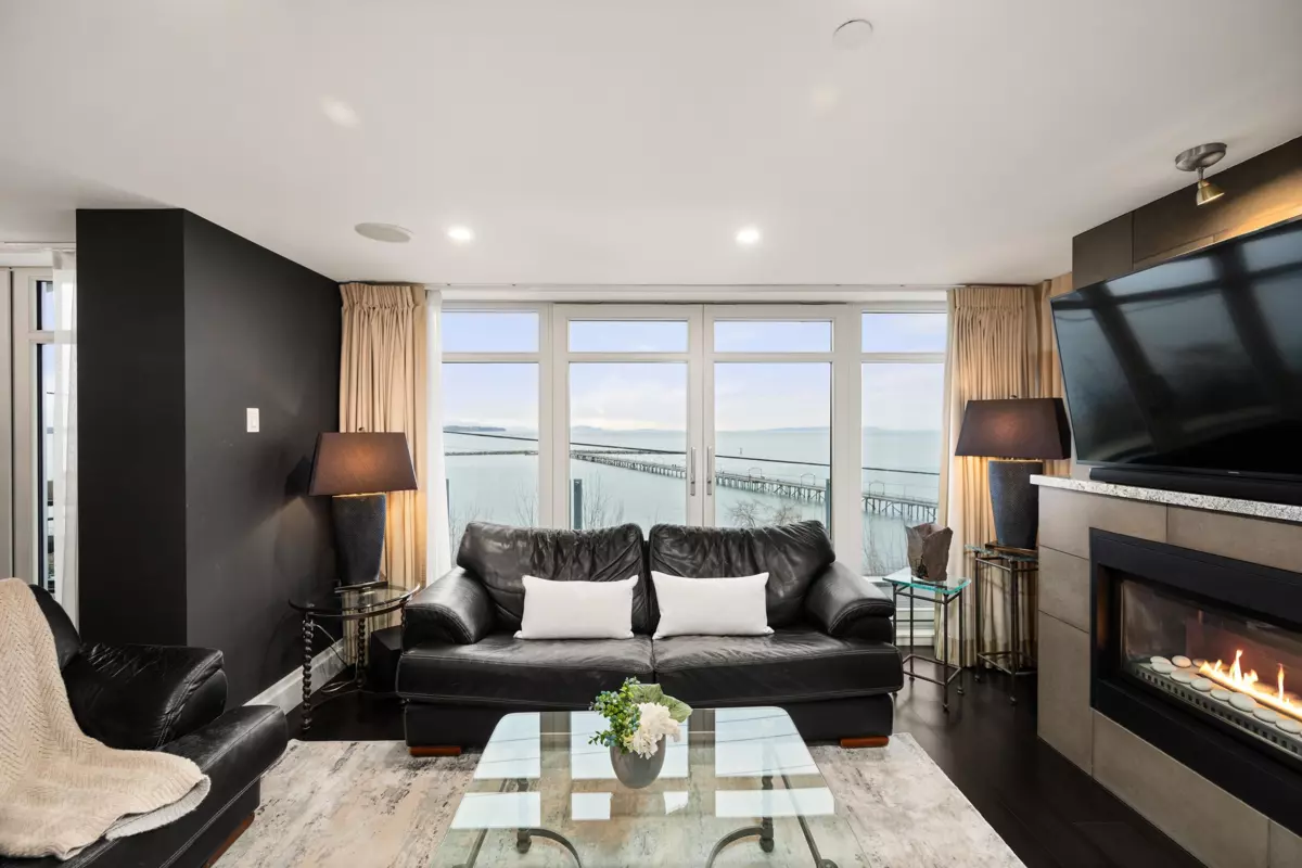 Living Room Photo of 201 15097 Marine Drive, White Rock, BC