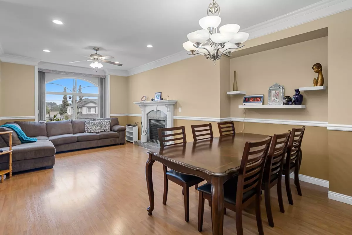 Family Room Photo of 9309 134 Street, Surrey, BC
