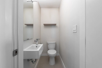 Primary Bathroom Photo of 41 32633 Simon Avenue, Abbotsford, BC