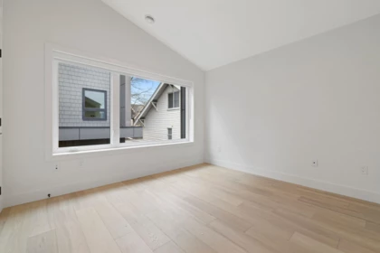 Entry Foyer Photo of 1 2539 Grant Street, Vancouver, BC