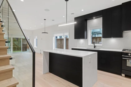 Kitchen Island Photo of 1 2539 Grant Street, Vancouver, BC