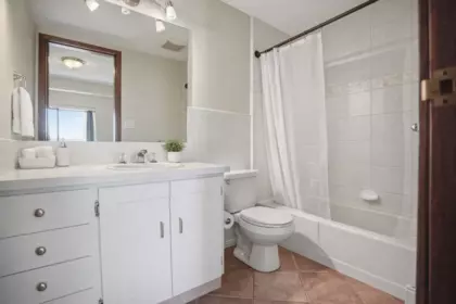 Laundry Room Photo of 13576 13a Avenue, White Rock, BC
