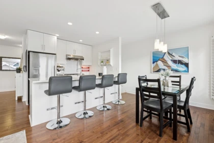 205 E 18th Street, North Vancouver, BC, North Vancouver — Half Duplex for sale