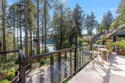 Kitchen Island Photo of 28 5471 Secret Cove Road, Halfmoon Bay, BC