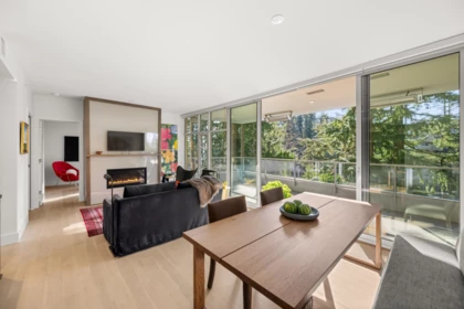Breakfast Nook Photo of 407 1501 Vidal Street, White Rock, BC