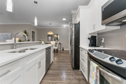 Walk-In Closet Photo of 104 45630 Spadina Avenue, Chilliwack, BC