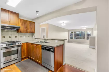 401 2951 Silver Springs Boulevard, Coquitlam, BC, Coquitlam — Apartment/Condo for sale