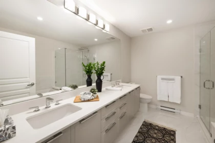 Guest Bathroom Photo of 2 5551 Admiral Way, Delta, BC