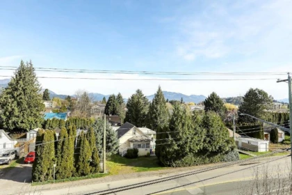 Front Yard Photo of 315 46262 First Avenue, Chilliwack, BC