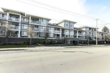 Swimming Pool Photo of 315 46262 First Avenue, Chilliwack, BC