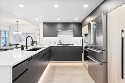 Kitchen Island Photo of 1604 1205 W Hastings Street, Vancouver, BC