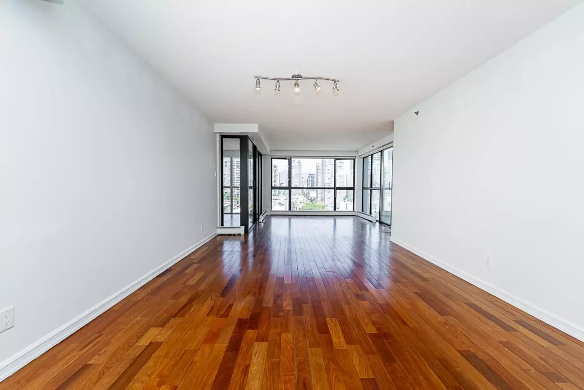 Dining Area Photo of 1304 283 Davie Street, Vancouver, BC