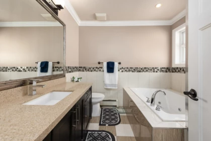 Laundry Room Photo of 5883 131a Street, Surrey, BC