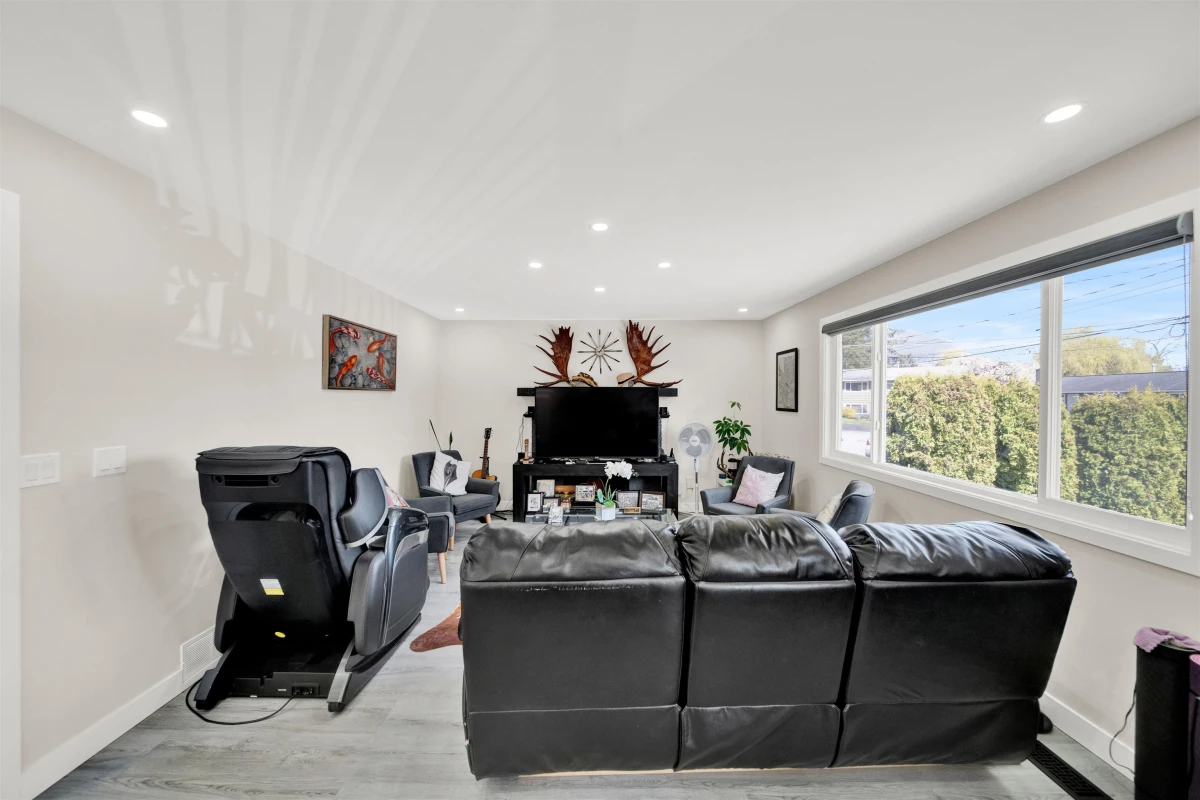 Family Room Photo of 3825 Azalea Place, Port Coquitlam, BC