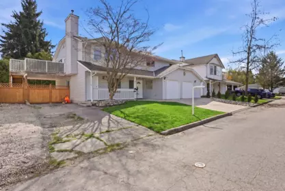 Swimming Pool Photo of 5 11954 Hawthorne Street, Maple Ridge, BC