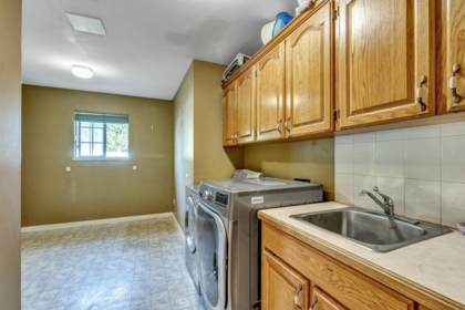 Guest Bathroom Photo of 17986 67 Avenue, Surrey, BC