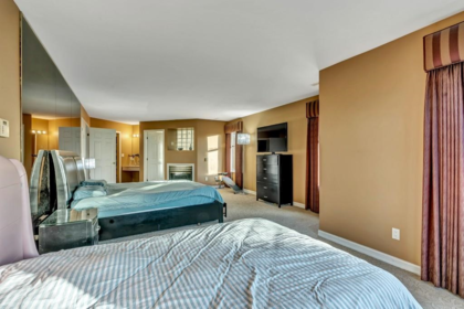 Hallway Photo of 17986 67 Avenue, Surrey, BC