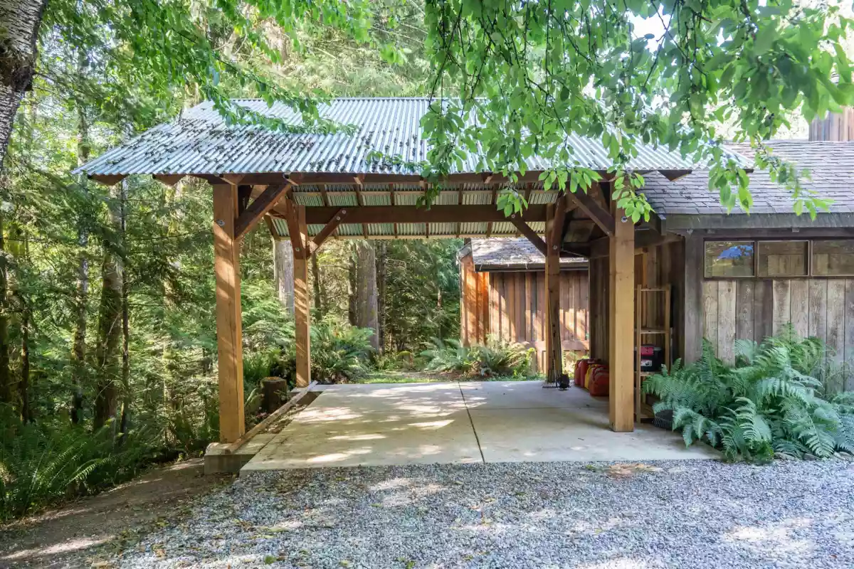 Family Room Photo of 2931 Grauman Road, Roberts Creek, BC