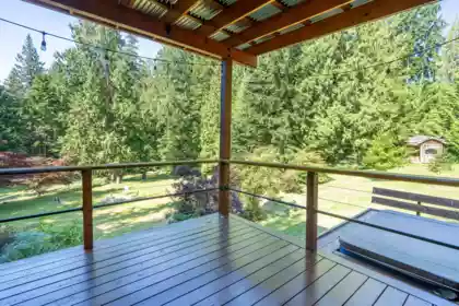 Hallway Photo of 2931 Grauman Road, Roberts Creek, BC