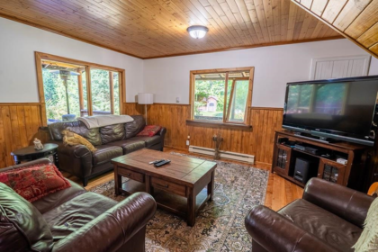 Kitchen Island Photo of 2931 Grauman Road, Roberts Creek, BC